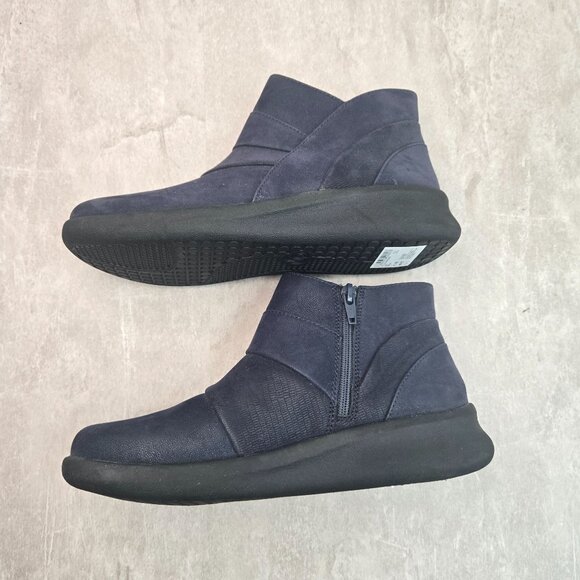 Clarks Ankle Boots Size 7 Navy Blue Minimalist Normcore Casual Comfort Booties - Picture 6 of 10